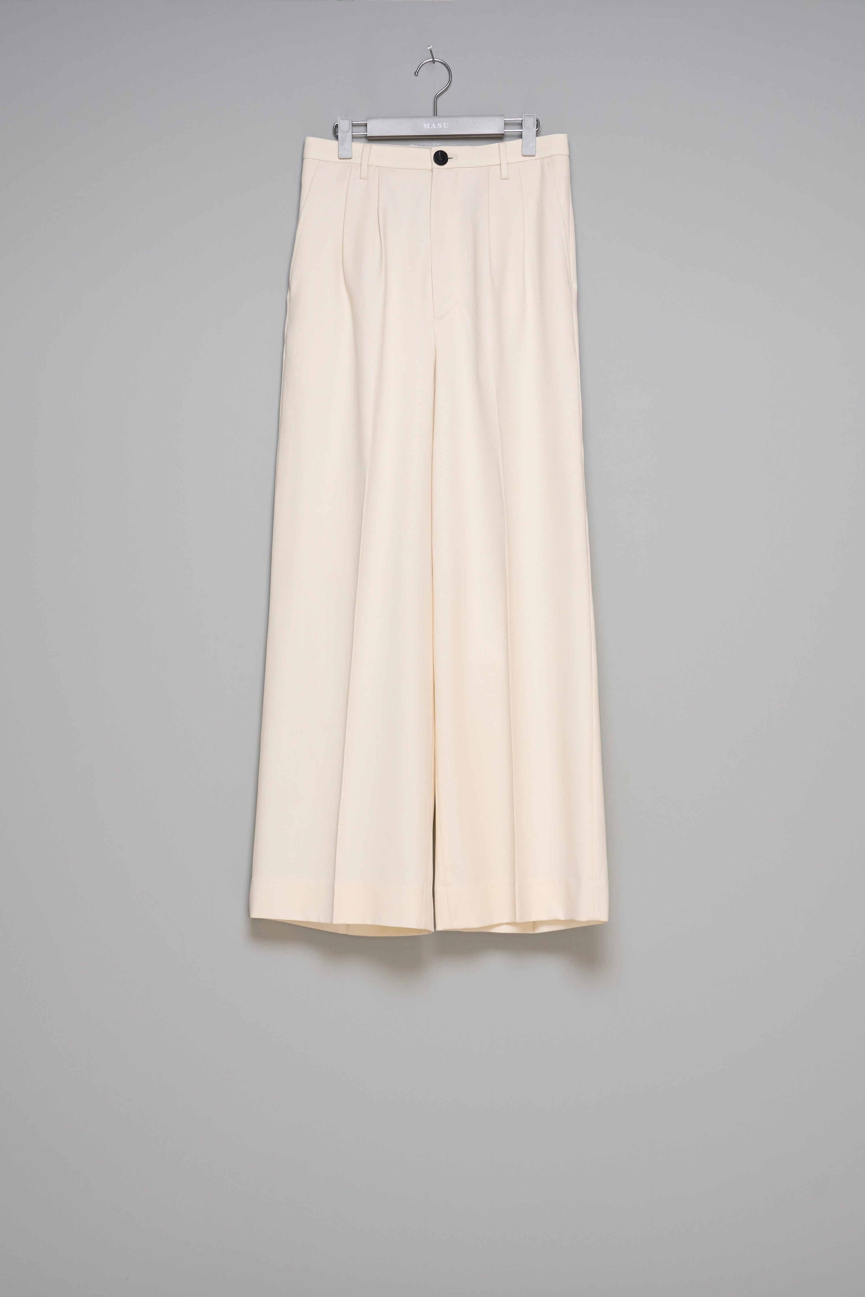 MASU(エムエーエスユー)のTUCKED WIDE TROUSERS WHITEの通販｜PALETTE