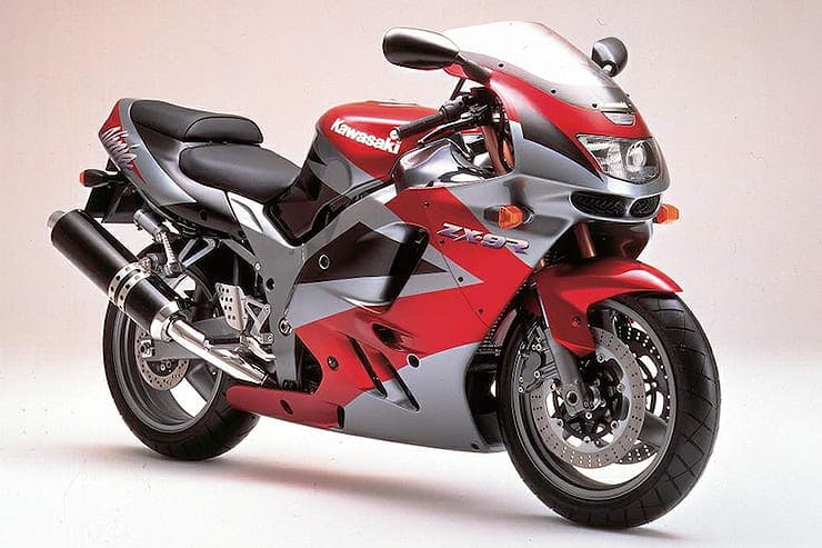Kawasaki ZX-9R Review (1994-1997) + Buying Guide & Tips