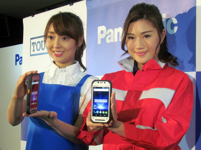 パナソニックが4.7型頑丈スマホ「TOUGHPAD」発売、流通・医療分野狙う