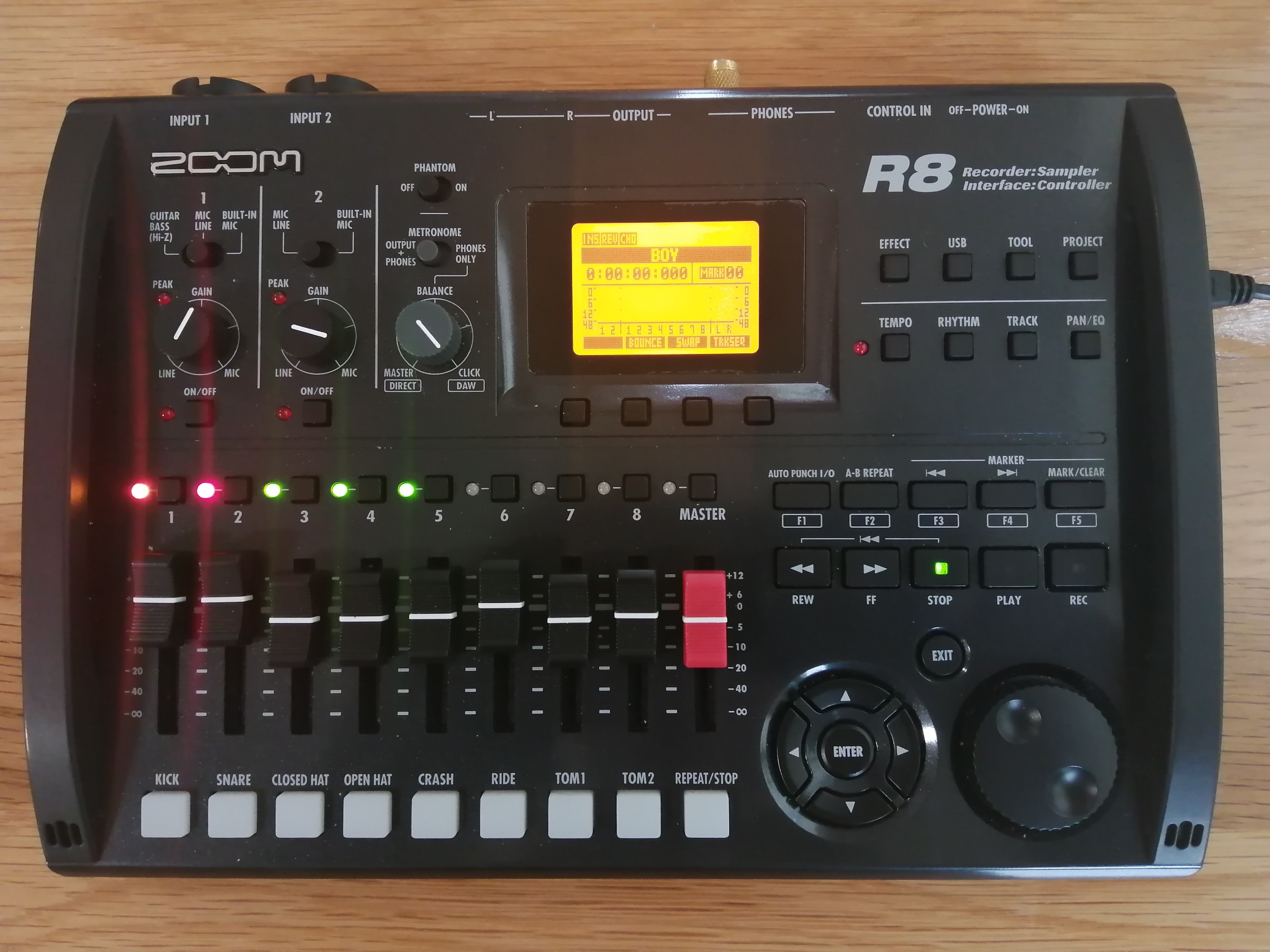 MTR ZOOM R8 のレビュー。コンパクト、多機能、高コスパ！ - ロックな