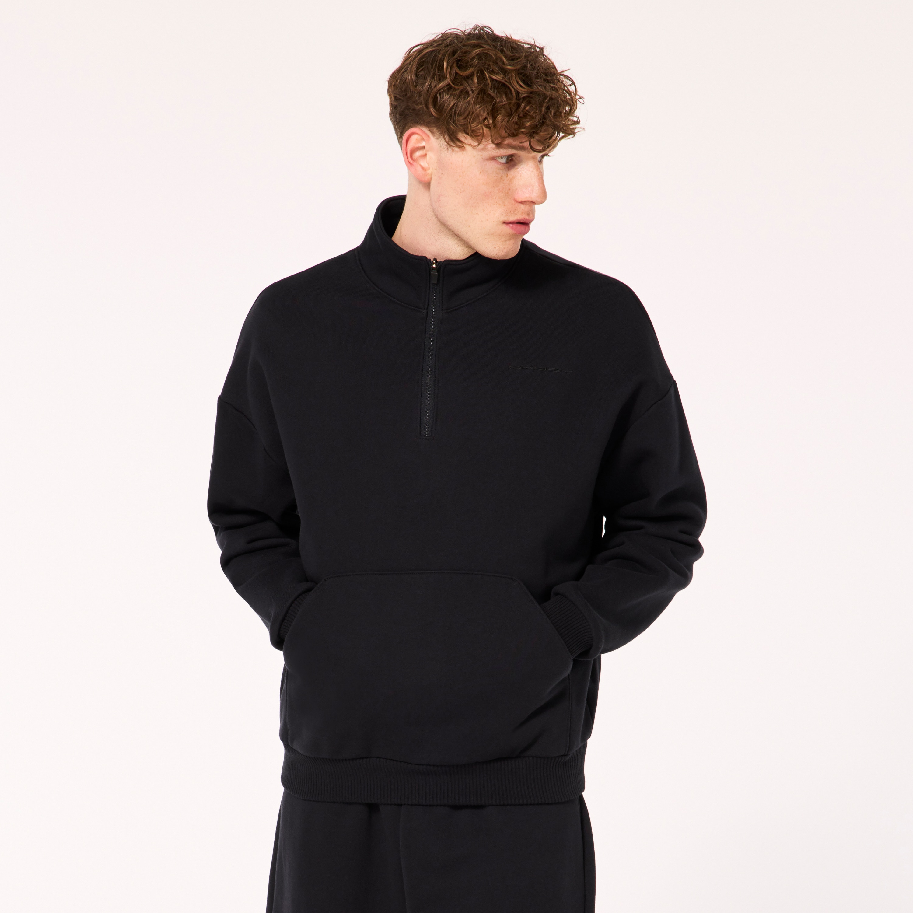 Oakley Soho 1/4 Zip Sweatshirt - Blackout | Oakley® CA