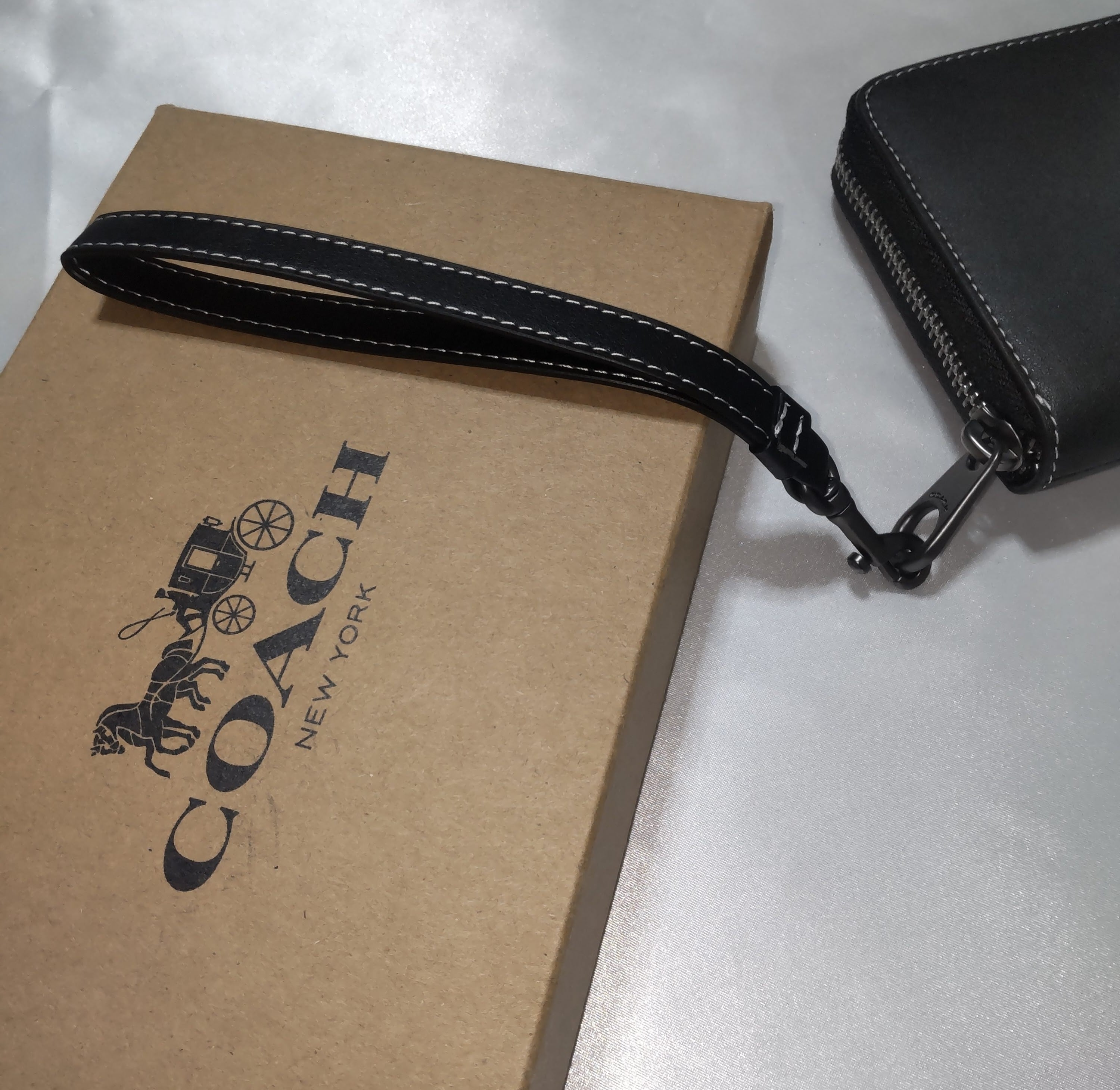 COACHコーチ ラウンドファスナー長財布 ディズニー ミッキーマウス