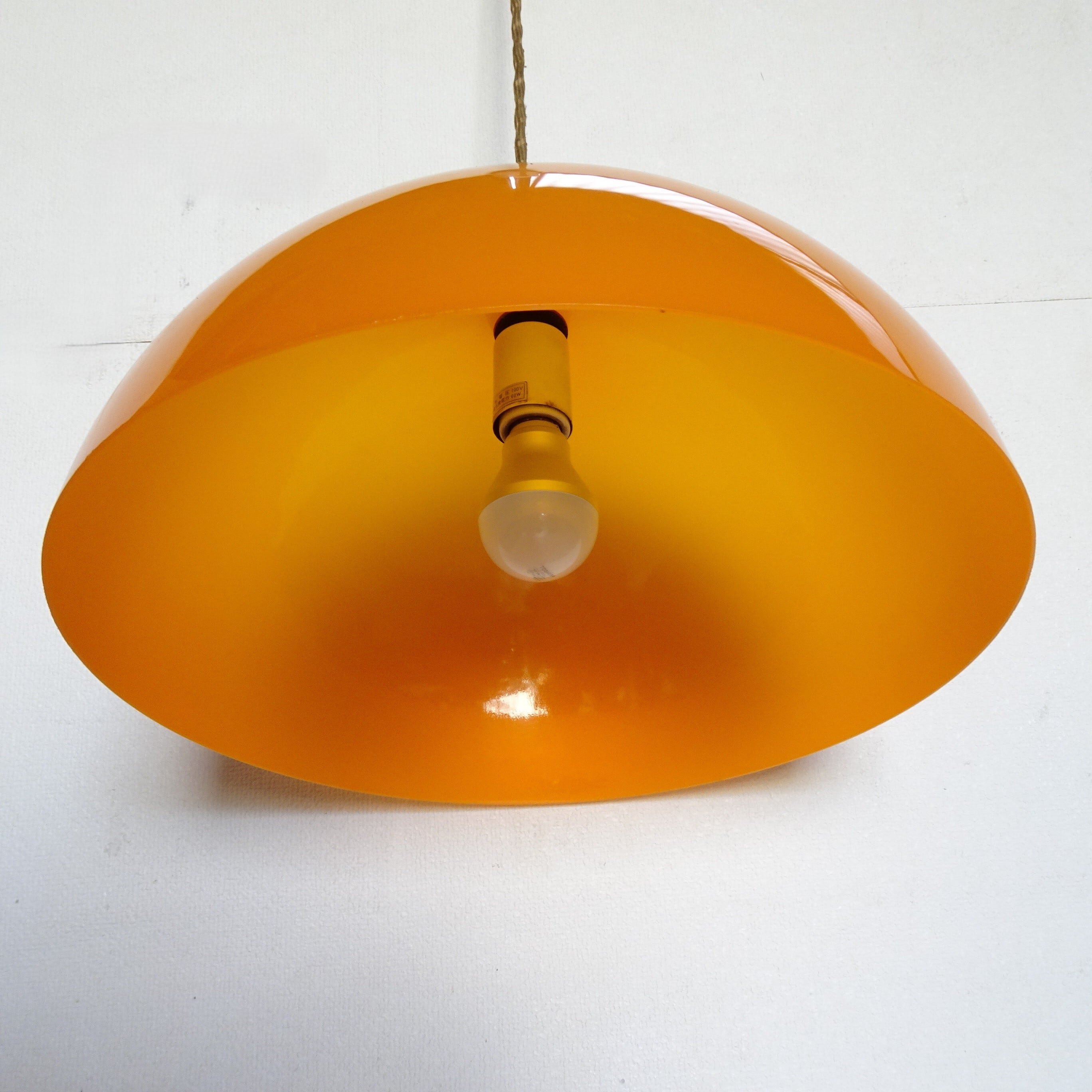 オレンジ色のレトロなペンダントライト | 純喫茶家具の村田商會