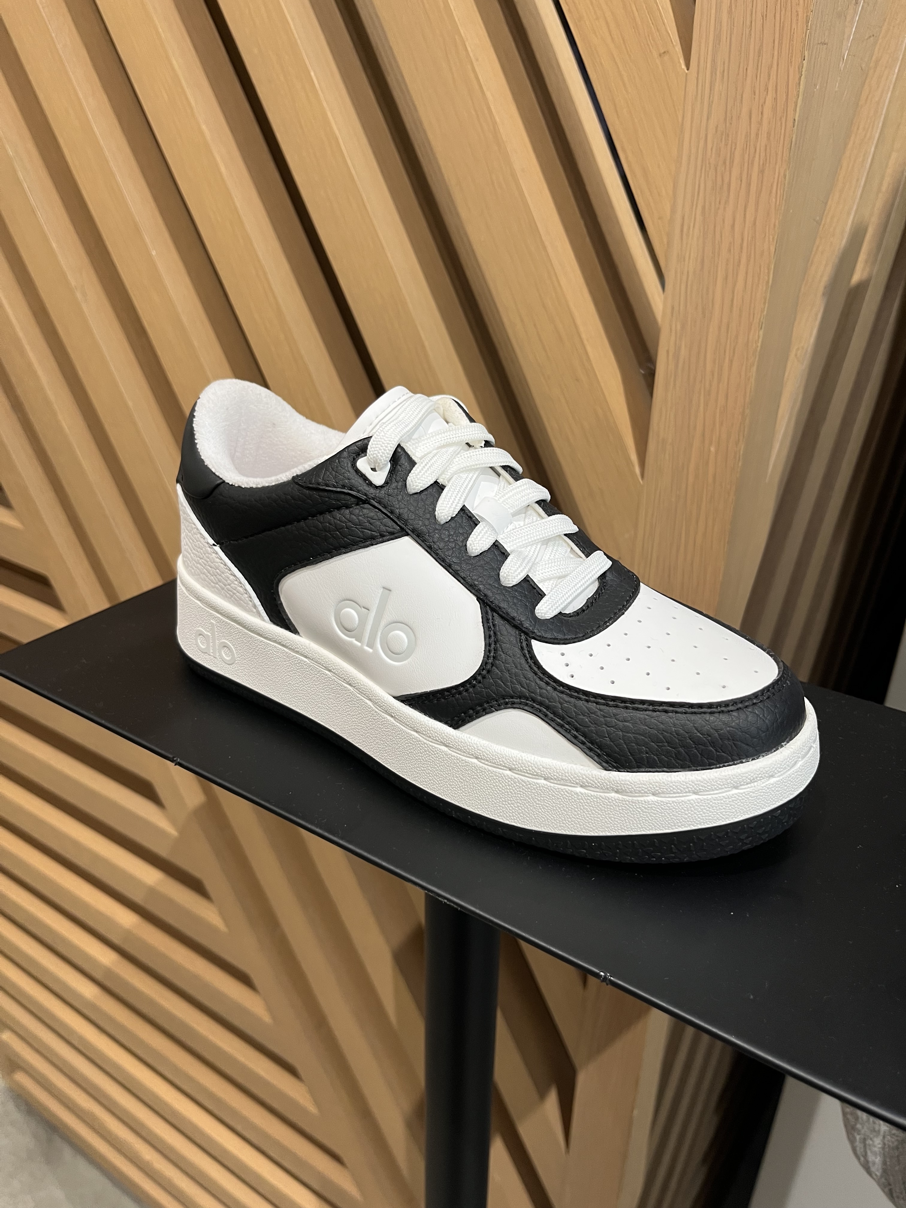 希少！◇ALO Yoga◇ ALO X 01 CLASSIC (ALO Yoga/スニーカー) 98902430