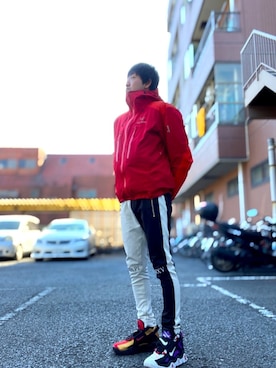 ARC'TERYXのマウンテンパーカー（レッド系）を使った人気ファッション