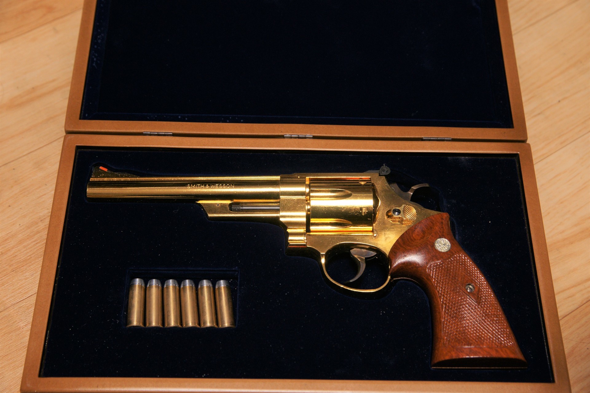 ZEKE S&W M29金属モデルガンキット: 「や」の仮設部屋・何度目か