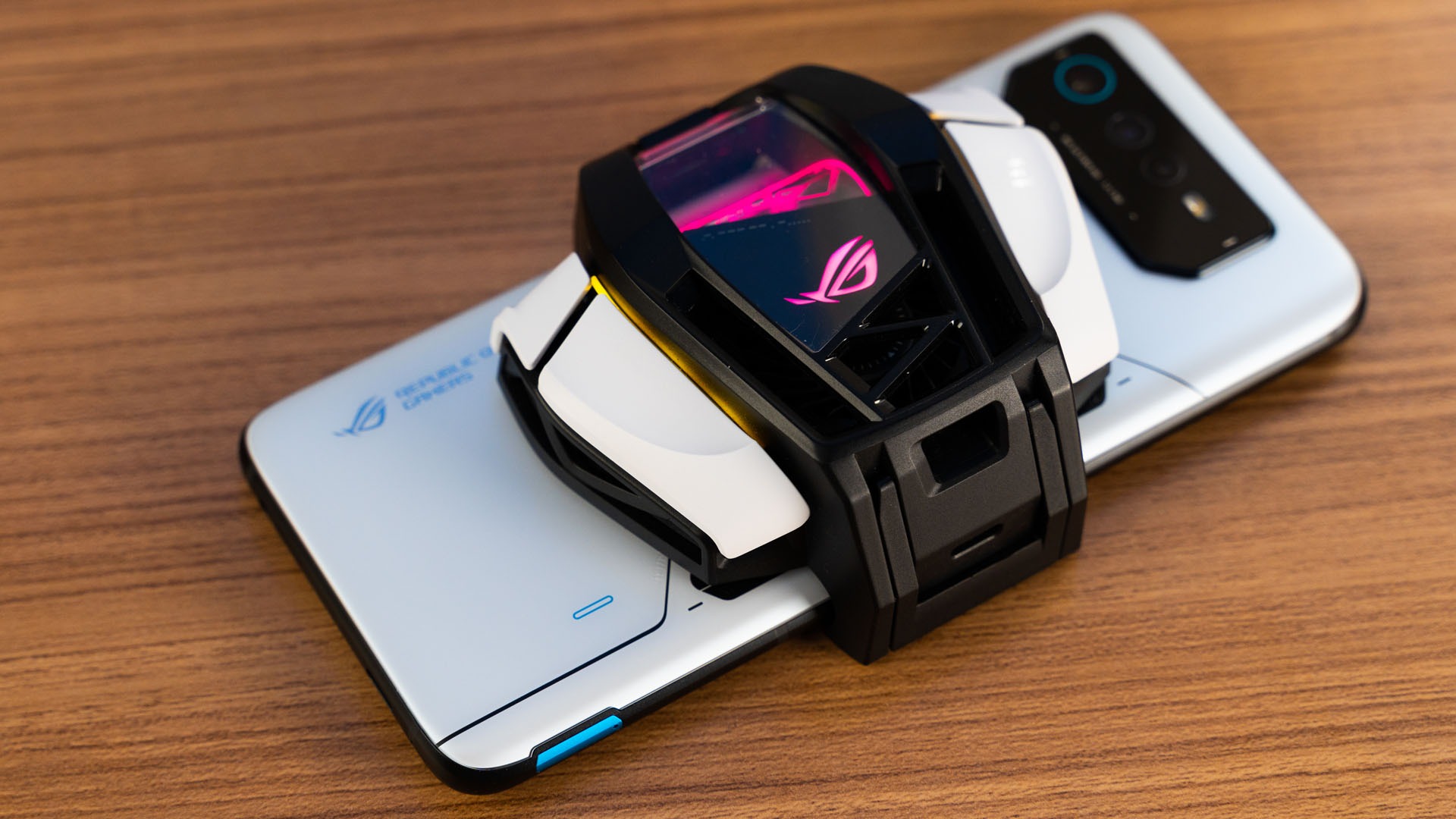 Review - AeroActive Cooler 6 for the ROG Phone 6 | Nasi Lemak Tech