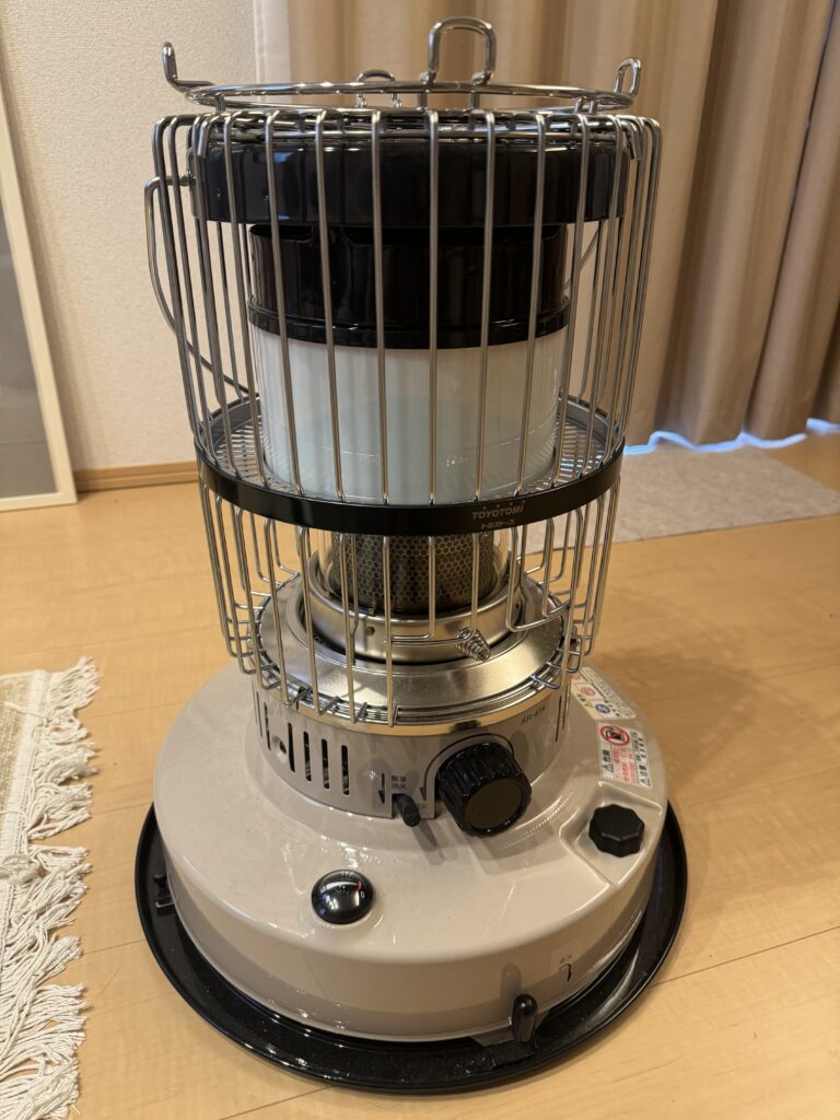 おしゃれで機能的な石油ストーブならトヨトミのKR−47A。ぴったりの