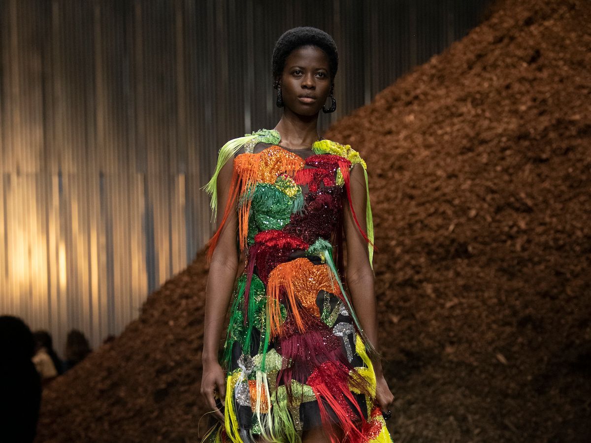 アレキサンダー マックイーン、23年ぶりにNYでショーを開催。“菌糸体