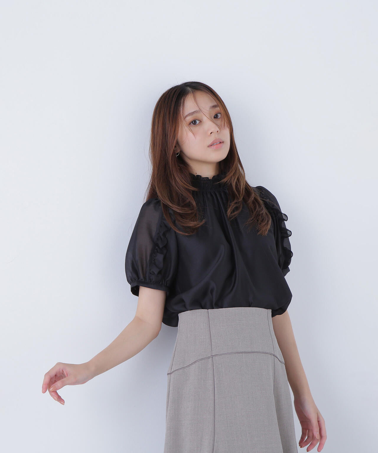 シャーリングネックフリルブラウス | NATURAL BEAUTY BASIC