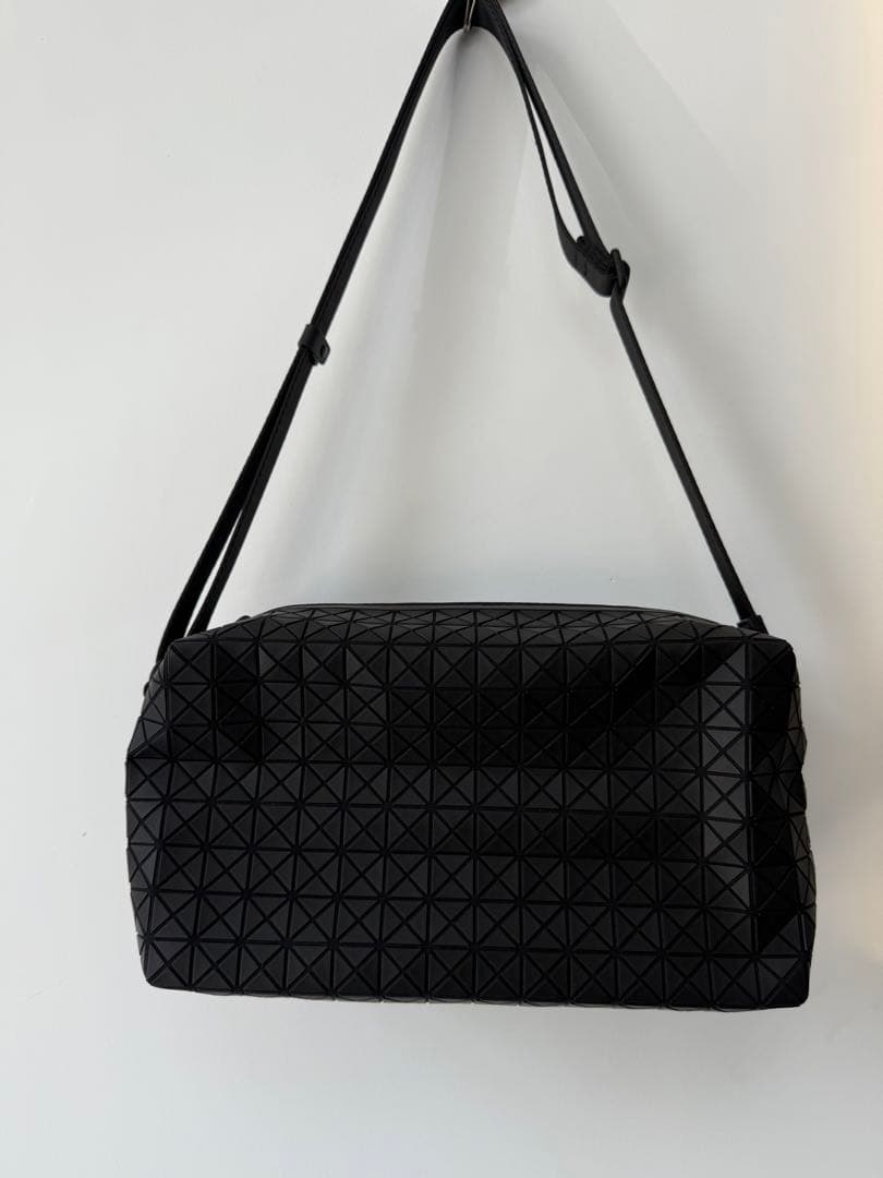 ISSEY MIYAKE ブラック ドラムバッグ 立体パターン ISSEY MIYAKE ブラック ドラムバッグ 立体パターン