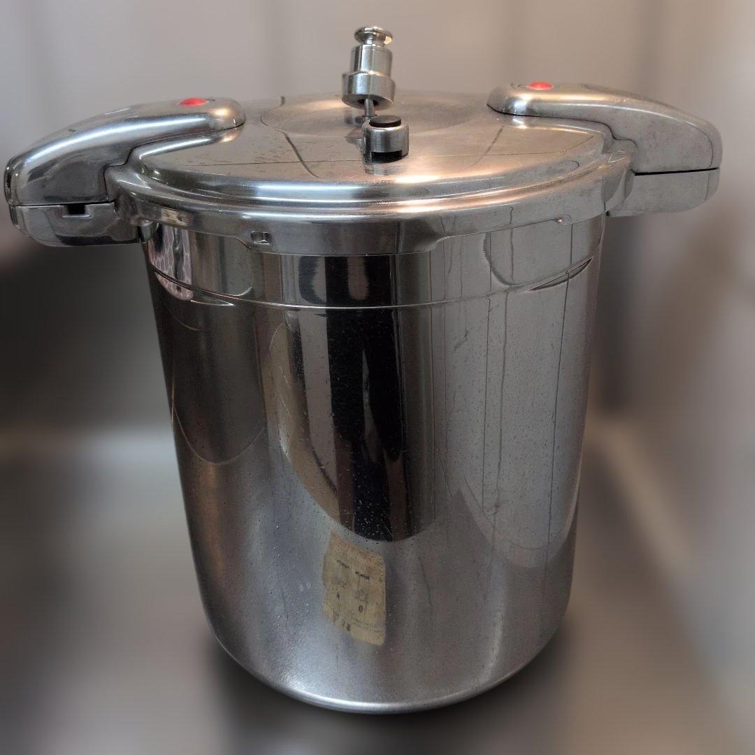 圧力鍋ワンダーシェフ　BIGSIZE　20㍑ Amazon｜ワンダーシェフ プロ仕様両手圧力鍋 ビックサイズ 20L｜圧力鍋