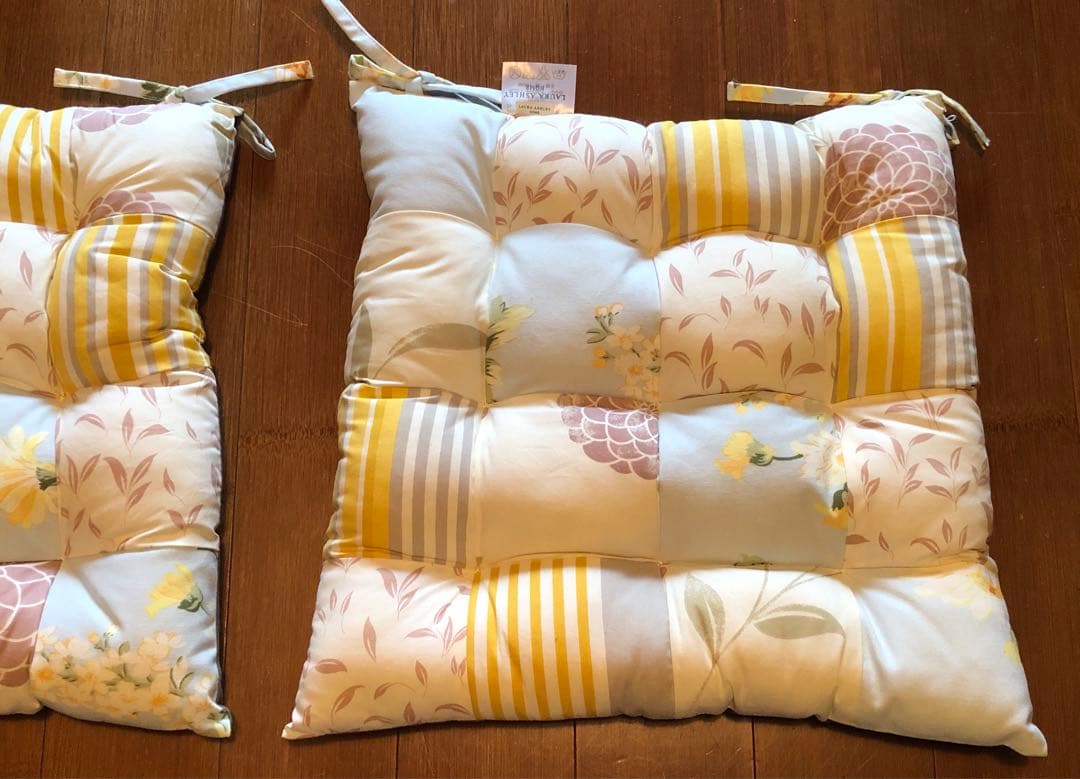 未使用　ローラアシュレイ　クッション&プレイスマット　セット 未使用 ローラアシュレイ クッション&プレイスマット セット 未使用