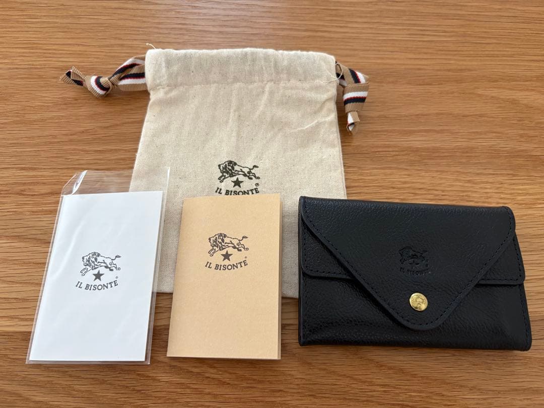 イルビゾンテ カードケース 黒 ブラック レザー シボ革 IL BISONTE（イルビゾンテ） カードケース 名刺入れ ブラック パス