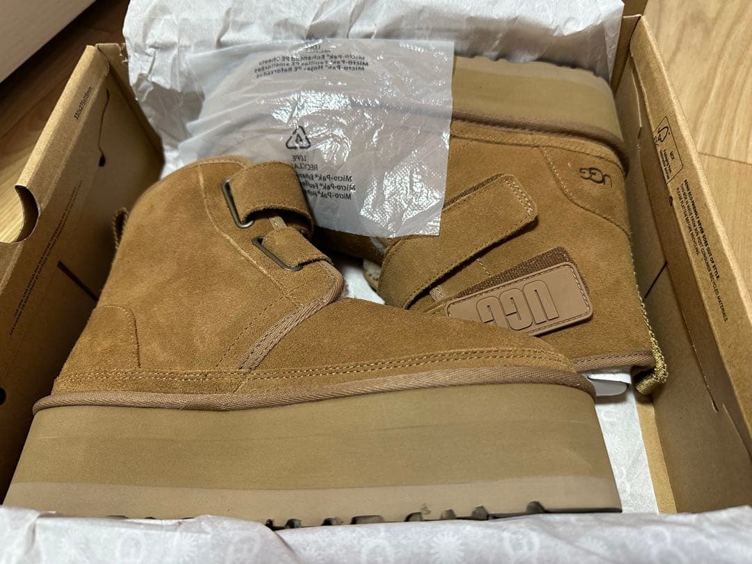 ✨S Nori✨UGGのムートンブーツ UGGの新作ムートンブーツ！ ヒール付きに変わって女の子らしさUPしてる