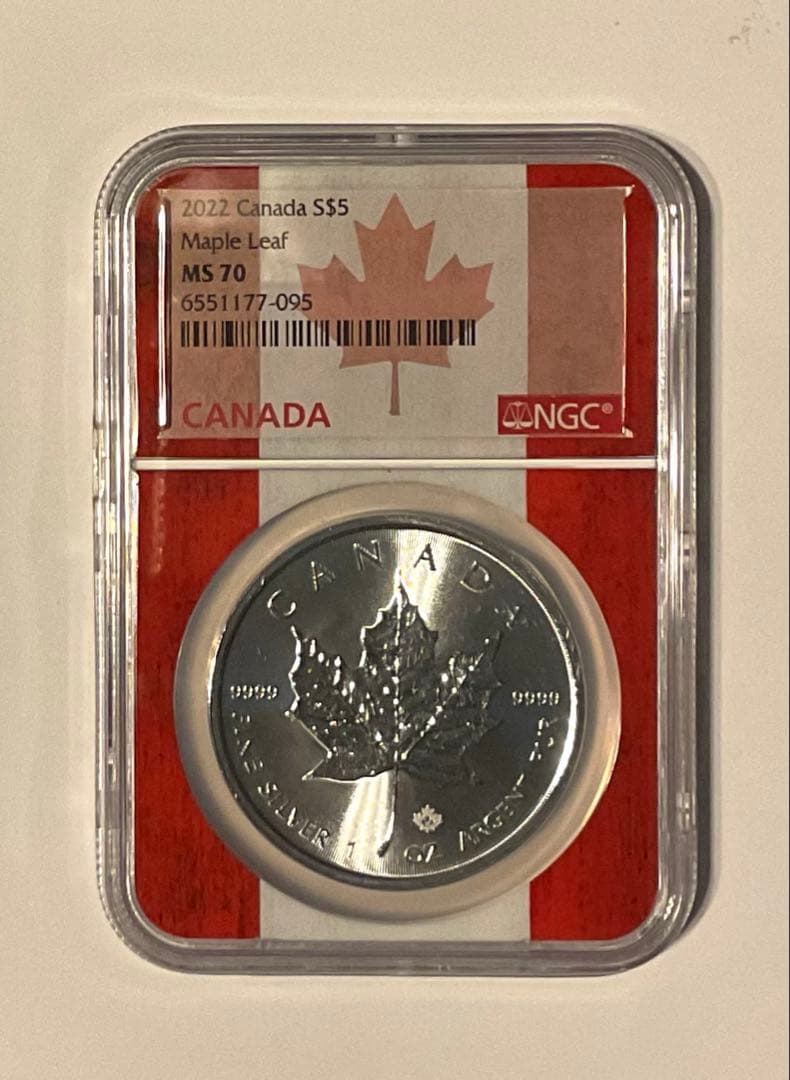 メイプルリーフ銀貨 1オンス　2022年 NGC MS70 カナダ フラッグコア 2022 Canada $5 1-oz Silver Maple Leaf Gem NGC MS70 FR w/Red Core