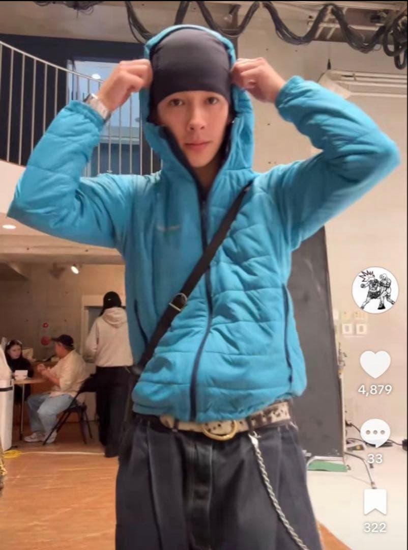 mont-bell リバーシブル ダウンジャケット青 短丈 mサイズ mont-bell ダウン リバーシブル 短丈 blue/yellow - メルカリ