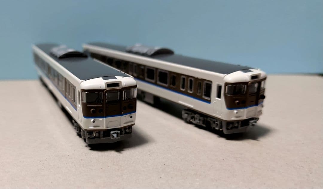 Tomix 98324＋98325　JR115系2000　基本＋増結8両セット JR 115-2000系近郊電車(JR西日本40N更新車・アイボリー)基本セット