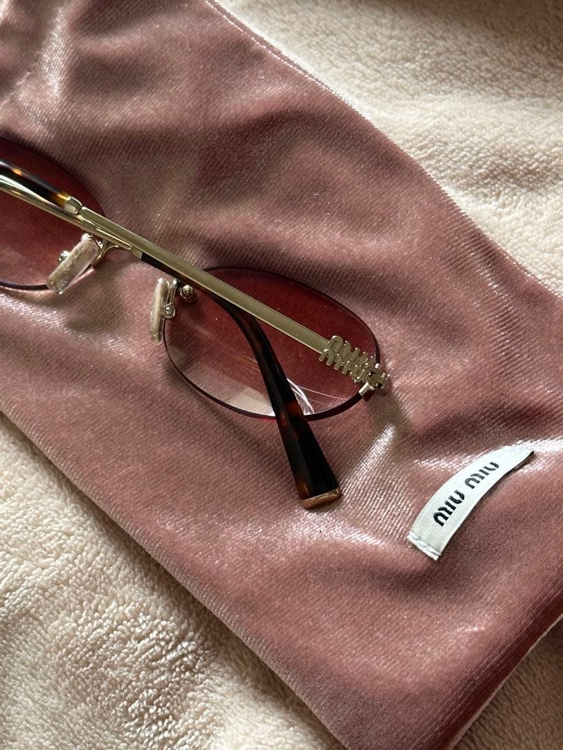 MIU MIU ピンク サングラス 専用ポーチ付き ミュウミュウ Miu Miu MIUMIU サングラス 0MU 01ZS バタフライ