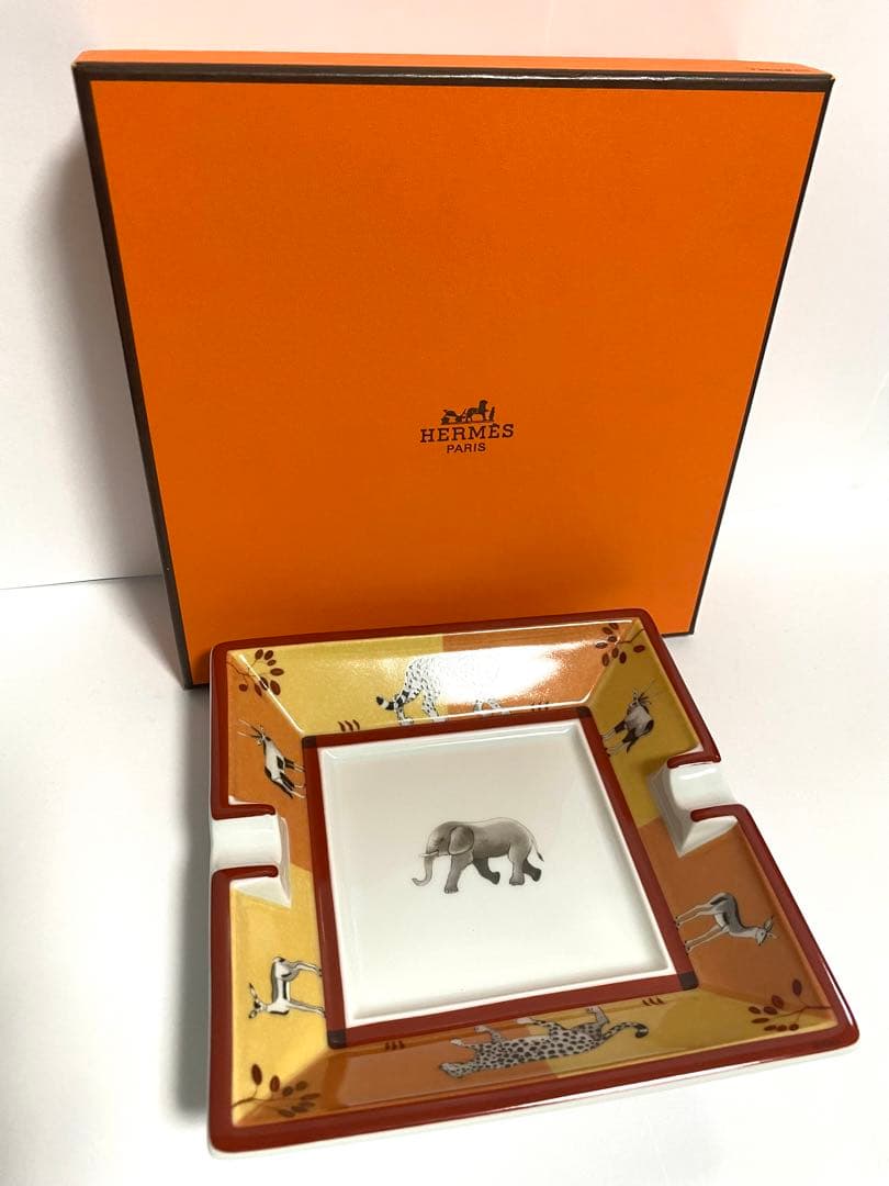 HERMES エルメス 灰皿 アッシュトレイ アフリカ サバンナ 象 チーター Hermes The Savana Dance Change tray navy porcelain Ashtray plate