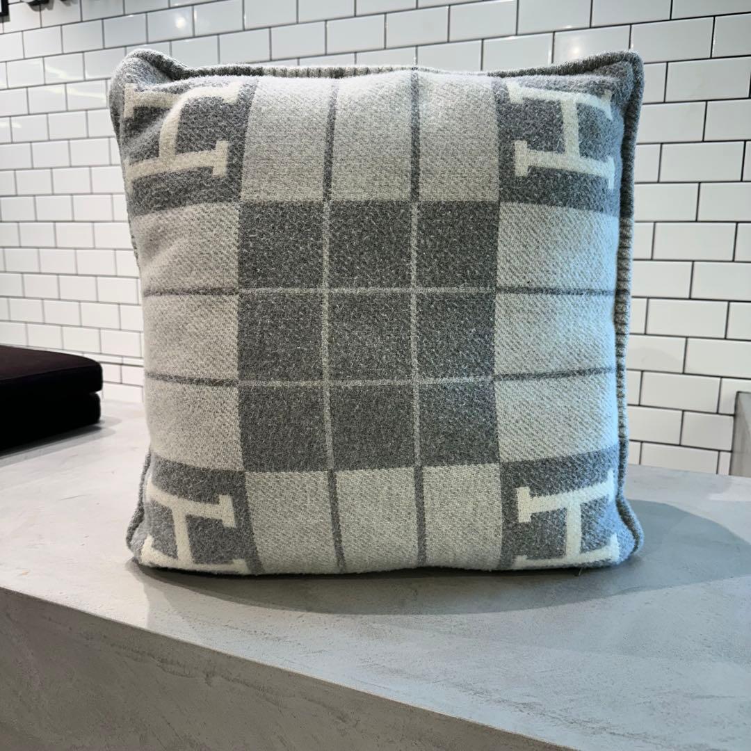 エルメス　アヴァロン pm クッション（グレー） エルメス Hermes HERMES クッション アヴァロン CUSHION AVALON PM