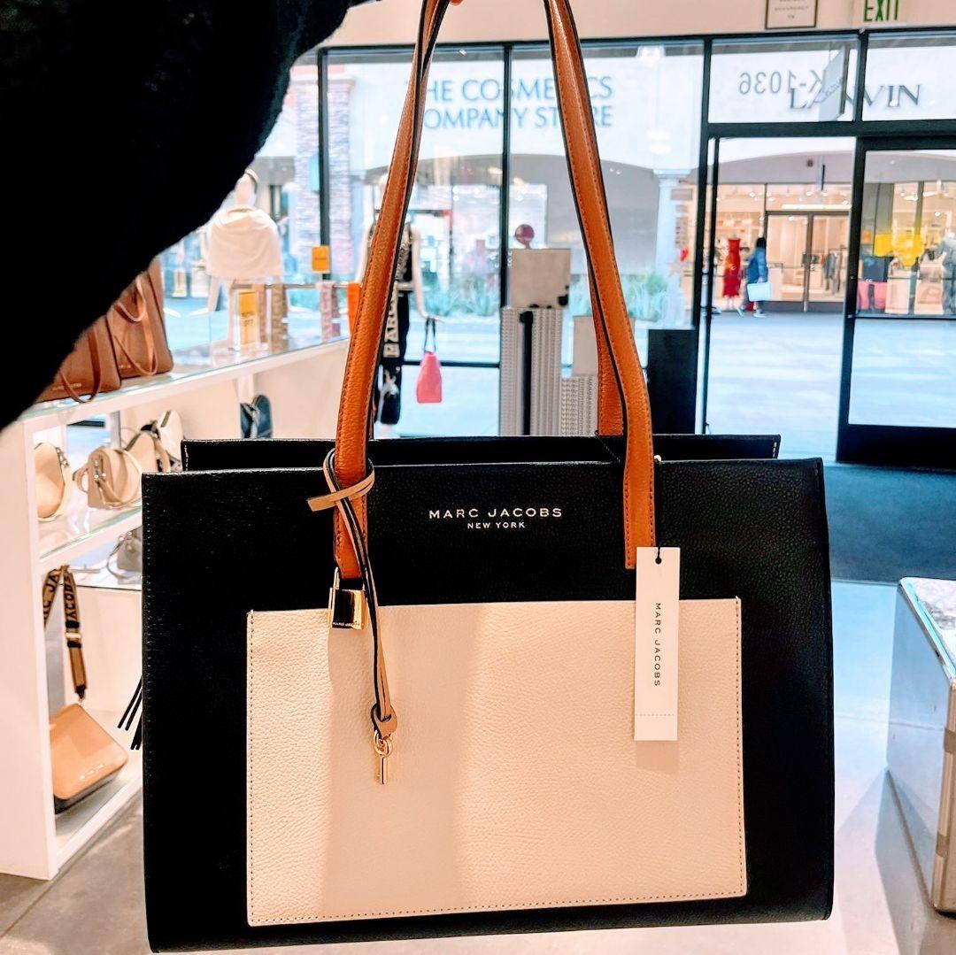 MARC JACOBS ブラック/ホワイトPCケース内蔵 ビジネスバッグ MARC JACOBS（マークジェイコブス）の「THE COMMUTER/ザ コミューター