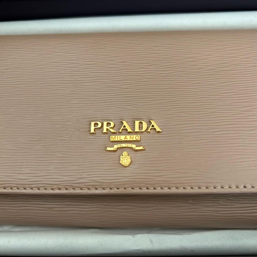 新品 PRADA プラダ 長財布 サフィアーノレザー ベージュ パスケース