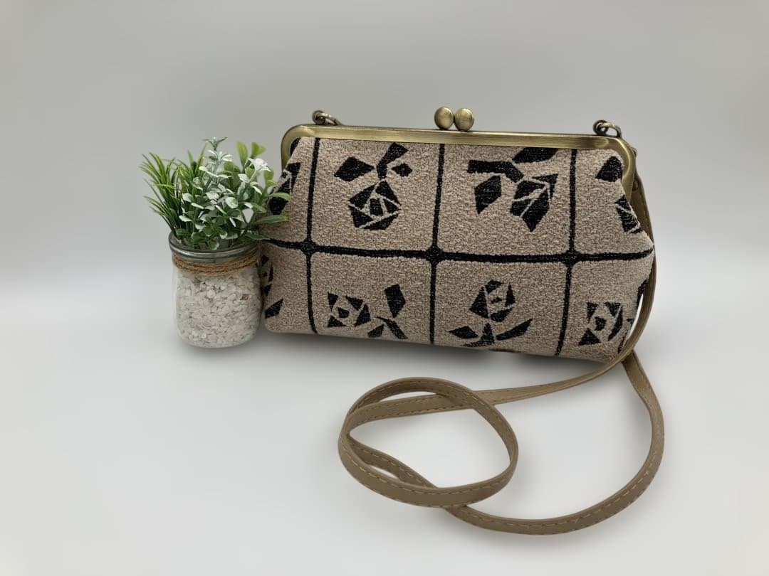 ミナペルホネン　がま口ポシェット　LULU ルル　ベージュ ミナペルホネン がま口ポシェット Lulu ブラウン