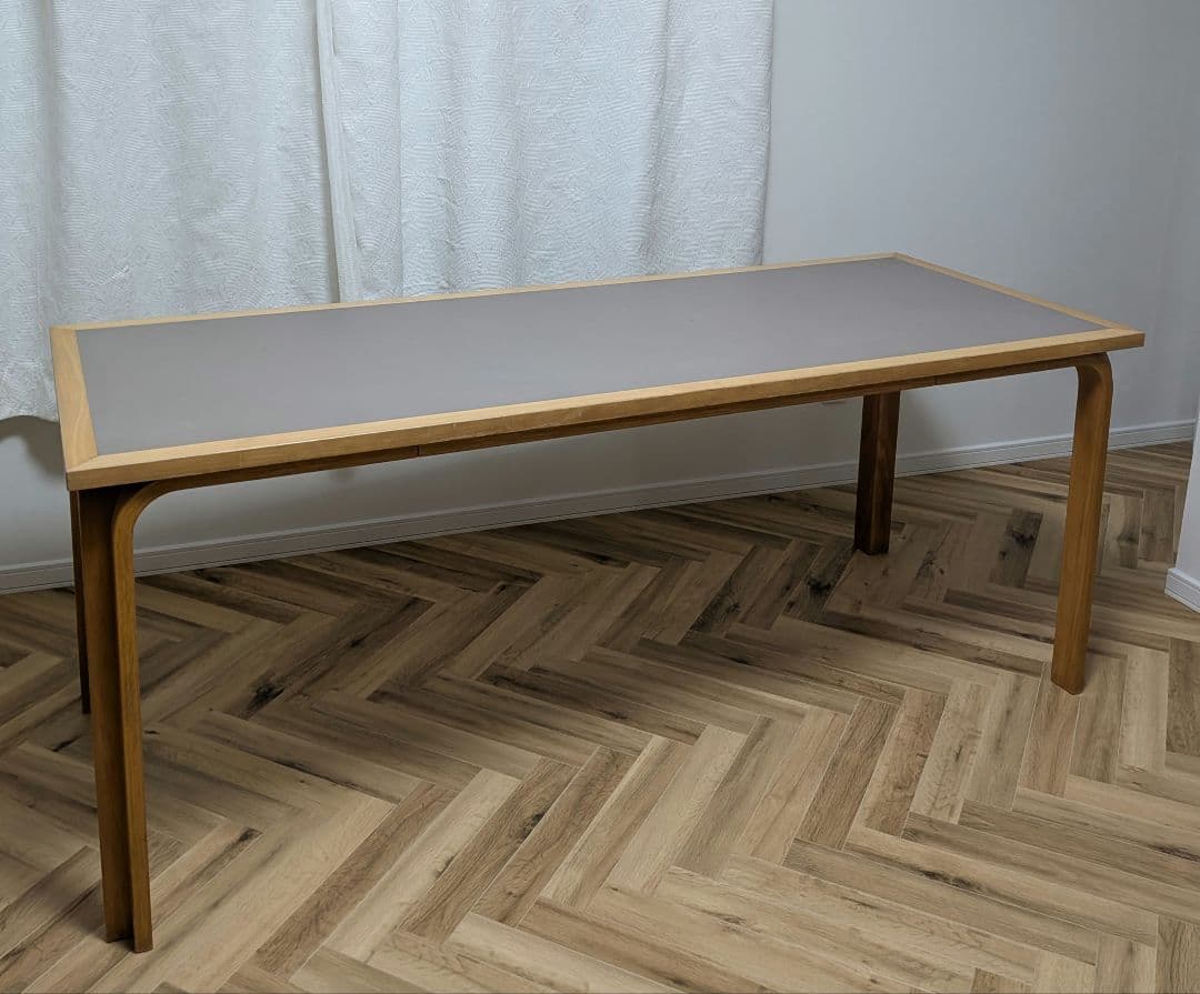 Magnus＆Olsen マグナスオルセン　リノリウムテーブル Table / Magnus Olesen – FILM