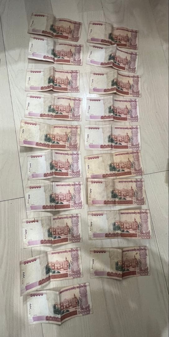 値下げ中ラオス旧貨幣 セット　1,111,000キープ ラオス旧貨幣 セット 1,111,000キープ - メルカリ